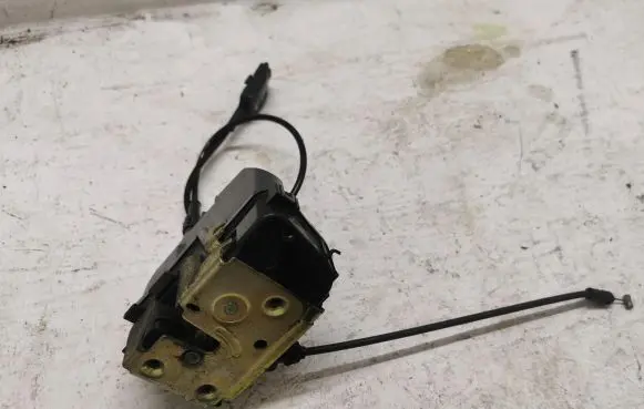 Renault Megane II Front door lock