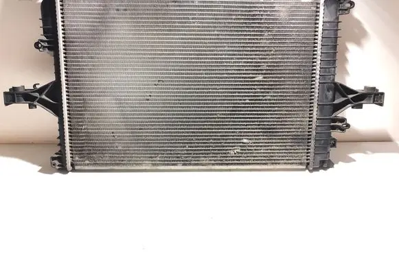 Volvo V70 Coolant radiator 30681491 AUJ7B