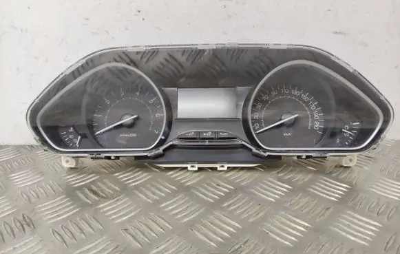 Peugeot 208 Speedometer (instrument cluster) 9813848780