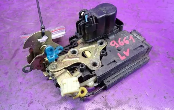 Chevrolet Kalos Front door lock
