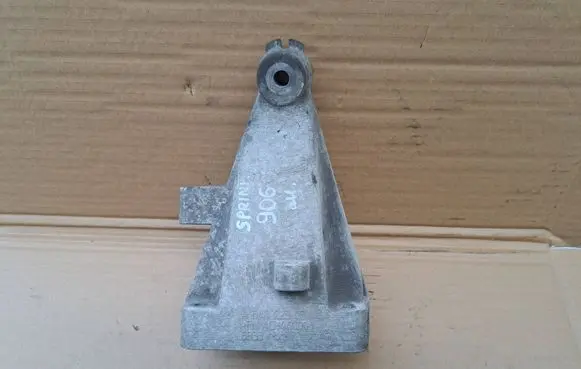 Engine mount bracket