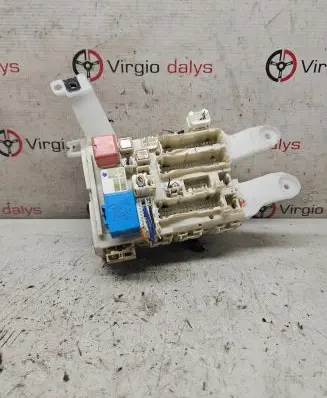 Toyota Verso Fuse module 827300F051C 157310C17