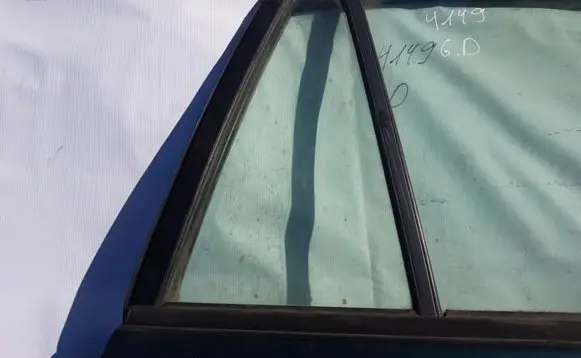 Toyota RAV 4 (XA20) Rear vent window glass 