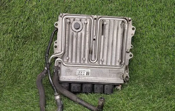 BMW 5 G30 G31 Engine control unit/module ECU 8692962 869296201