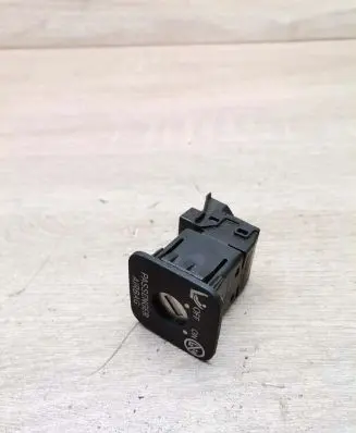 Passenger airbag on/off switch