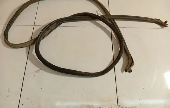 Trunk rubber seal (body)