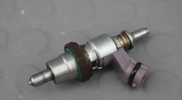 Toyota RAV 4 (XA40) Fuel injector WTRYSK-23710-26012 2371026012 23710-26012