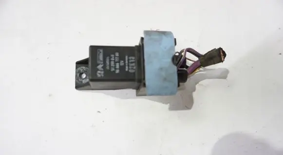 Volvo V40 Glow plug pre-heat relay 9666671780