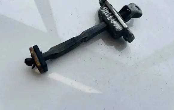 KIA Carens II Rear door check strap stopper