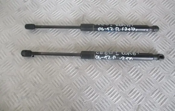 KIA Ceed Shock absorber/damper mounting bracket 817701H522