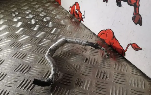 Audi Q7 4M Engine coolant pipe/hose 059121597E 05121059