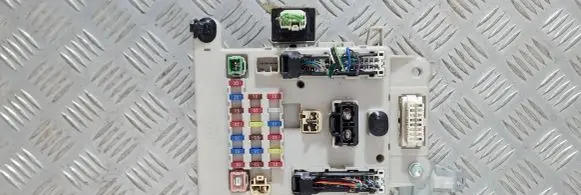 Toyota RAV 4 (XA20) Fuse box set