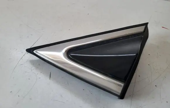Hyundai Santa Fe Front door windshield rail 861802W000