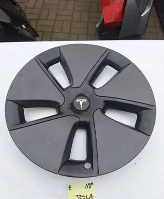 Tesla Model 3 R18 wheel hub/cap/trim 104427100A