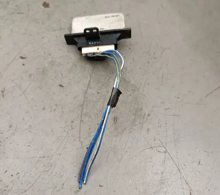 Nissan Terrano Heater blower motor/fan resistor 8403E40 88528