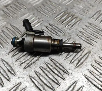 Audi A3 S3 8V Fuel injector 06J133036B