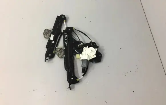 Rear window lifting mechanism without motor