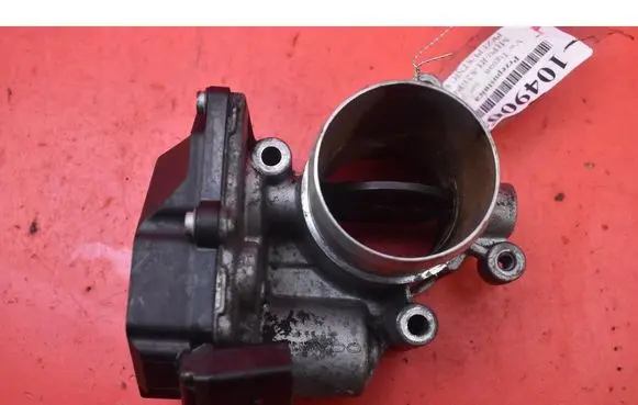 Volkswagen Tiguan Throttle body valve 03L128063D