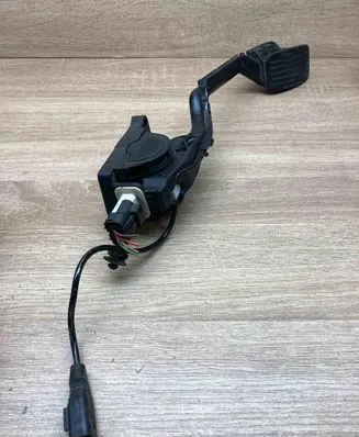 Peugeot 607 Accelerator throttle pedal 9651510780 F00C3P2342