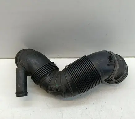 Volkswagen PASSAT B7 Air intake hose/pipe 3C0129654