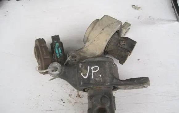 Jeep Grand Cherokee Engine mounting bracket P68022601AD