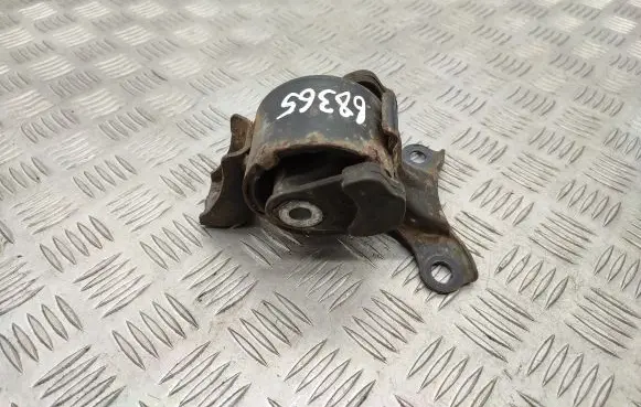 Honda FR-V Engine mount bracket