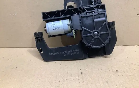 Mercedes-Benz CLS C218 X218 Seat adjustment motor 0009700026