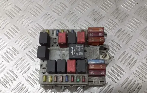 Alfa Romeo 147 Fuse box cover 46558760