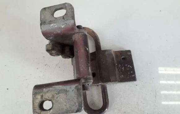 Audi A4 S4 B5 8D Rear door lower hinge 4A0833412A