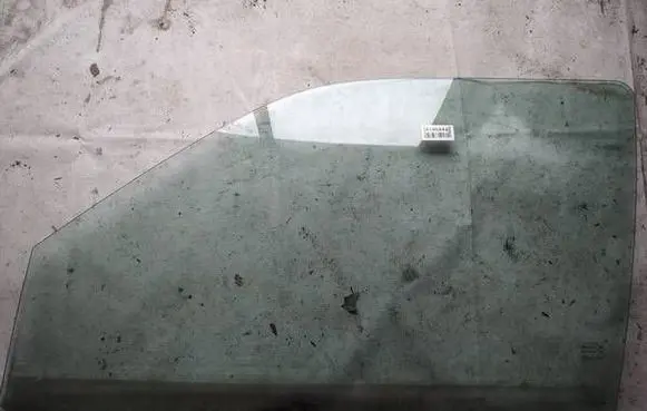 Opel Frontera B Front door window glass four-door as2