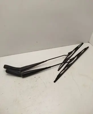 Ford Mondeo Mk III Front wiper blade arm 4145