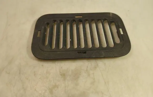Renault Master III Quarter panel pressure vent 798700003R