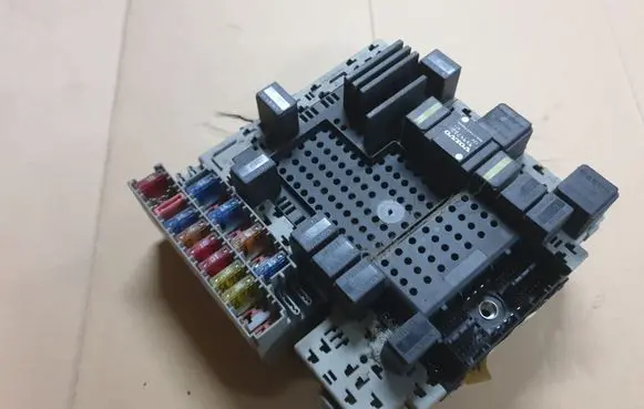 Volvo V70 Fuse module 8645729 8676286