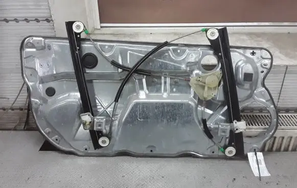 Volkswagen Polo Front door manual window regulator 6Q3837756A