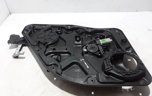 Rear window lifting mechanism without motor