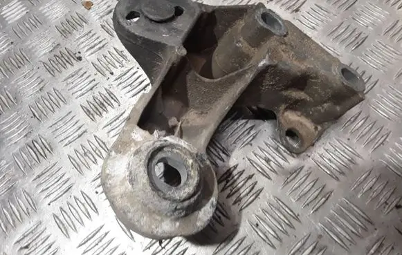 Audi A4 S4 B6 8E 8H Engine mounting bracket 8E0199352