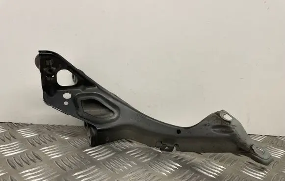 Fender mounting bracket
