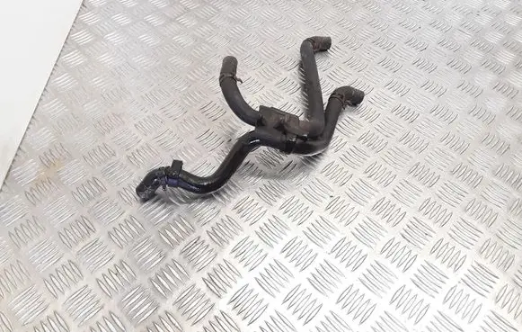 Volkswagen PASSAT B6 Engine coolant pipe/hose