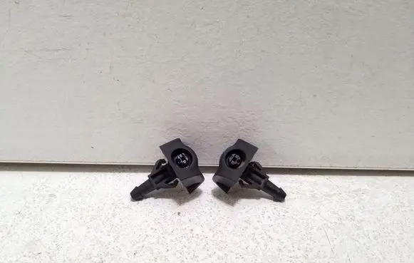 Windshield washer spray nozzle