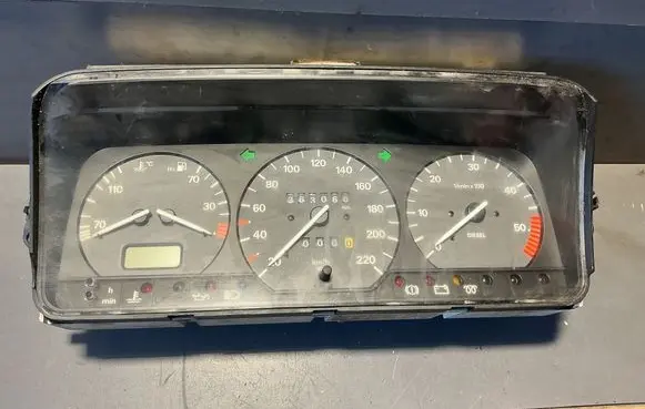 Volkswagen PASSAT B3 Speedometer (instrument cluster) 5220032310