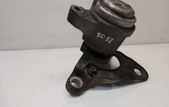 Volvo S60 Engine mount bracket