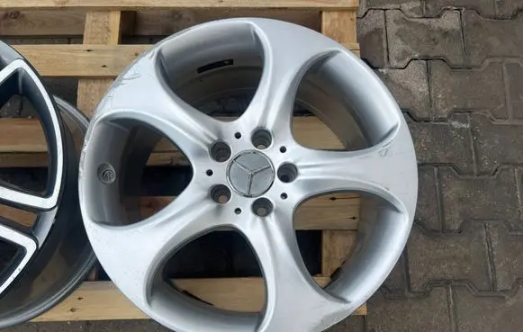 Mercedes-Benz E C207 W207 R18 alloy rim A2074012702