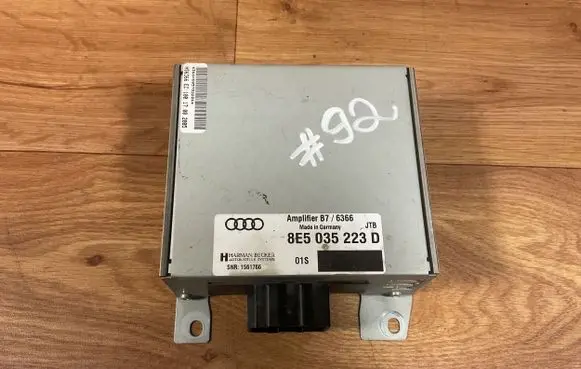 Audi A4 S4 B7 8E 8H Sound amplifier 8E5035223D B76366 1561766