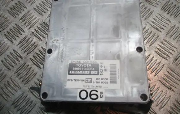 Toyota Yaris Engine control unit/module ECU 89661-52064