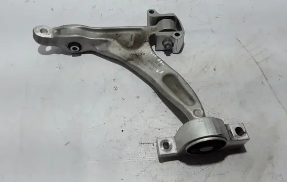 Volvo V60 Front lower control arm/wishbone 32269627