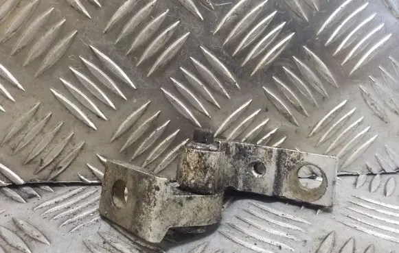 Volkswagen Golf IV Front door upper hinge