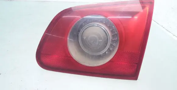 Tailgate rear/tail lights