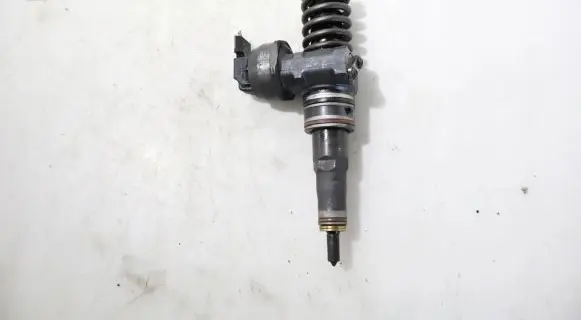 Skoda Octavia Mk2 (1Z) Fuel injector 0414720215
