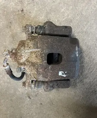 Toyota RAV 4 (XA20) Front brake caliper