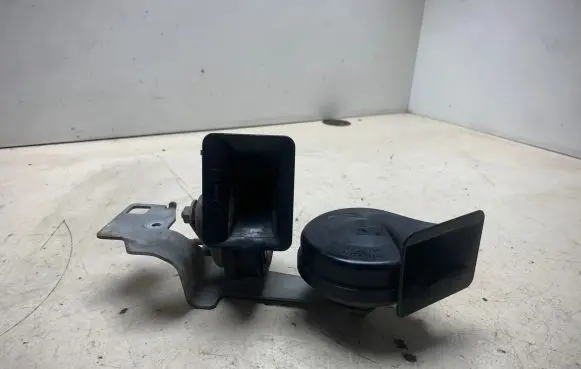 BMW 5 E60 E61 Horn signal 6935709